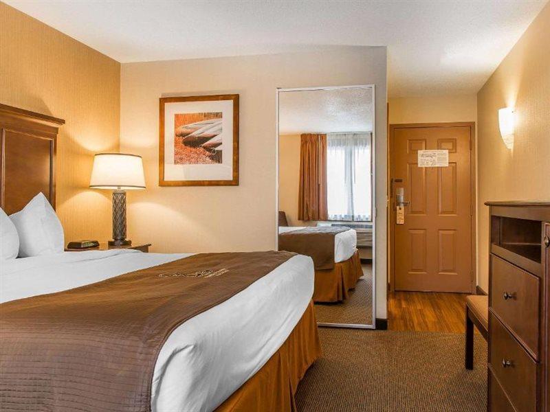 The Black Swan Lee - Lenox, Ascend Hotel Collection Экстерьер фото