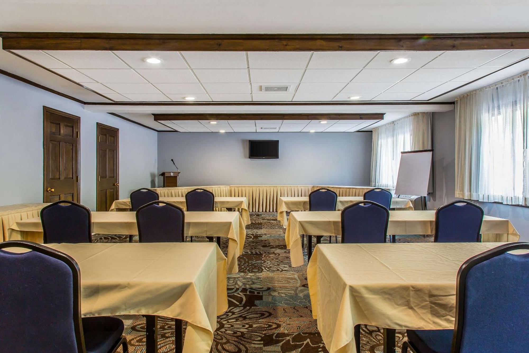The Black Swan Lee - Lenox, Ascend Hotel Collection Экстерьер фото