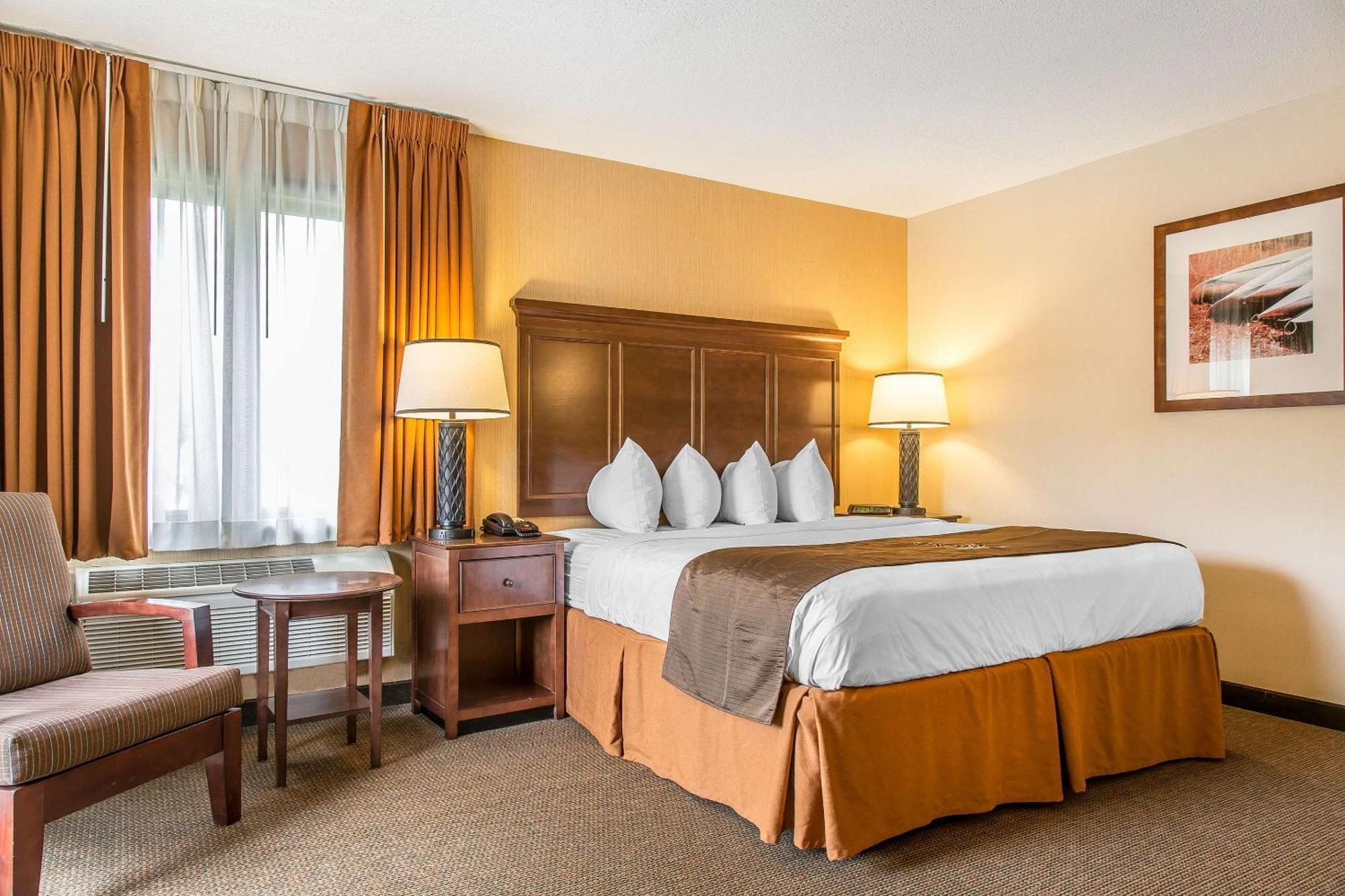 The Black Swan Lee - Lenox, Ascend Hotel Collection Экстерьер фото