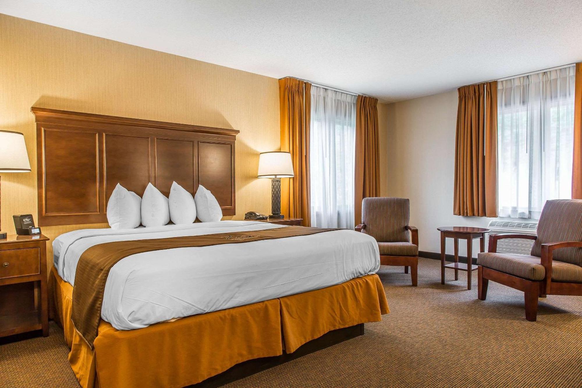 The Black Swan Lee - Lenox, Ascend Hotel Collection Экстерьер фото