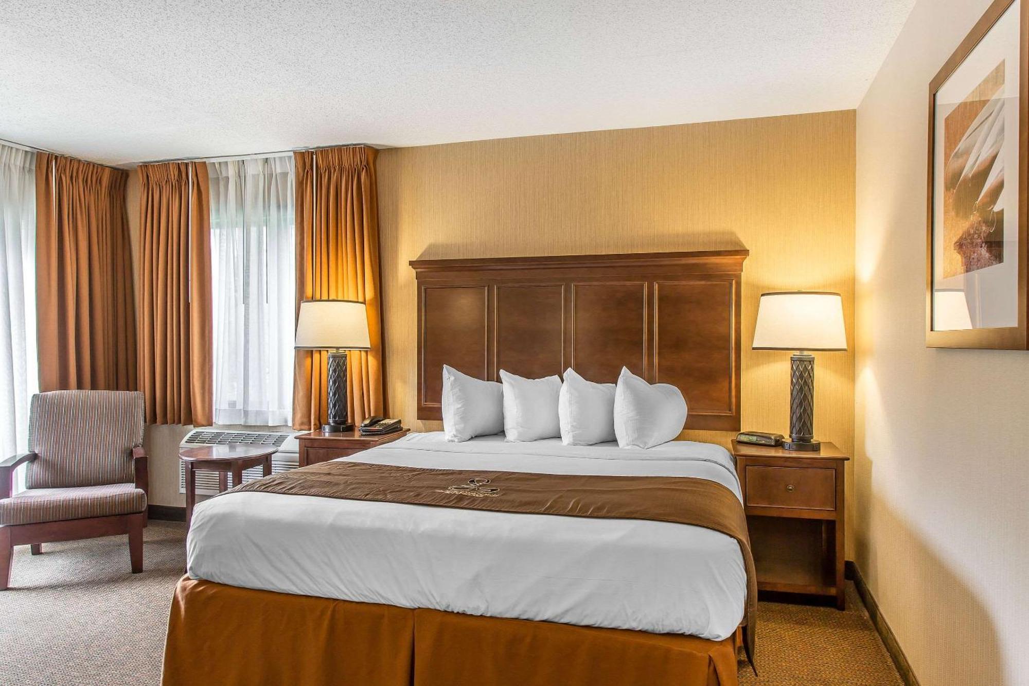 The Black Swan Lee - Lenox, Ascend Hotel Collection Экстерьер фото