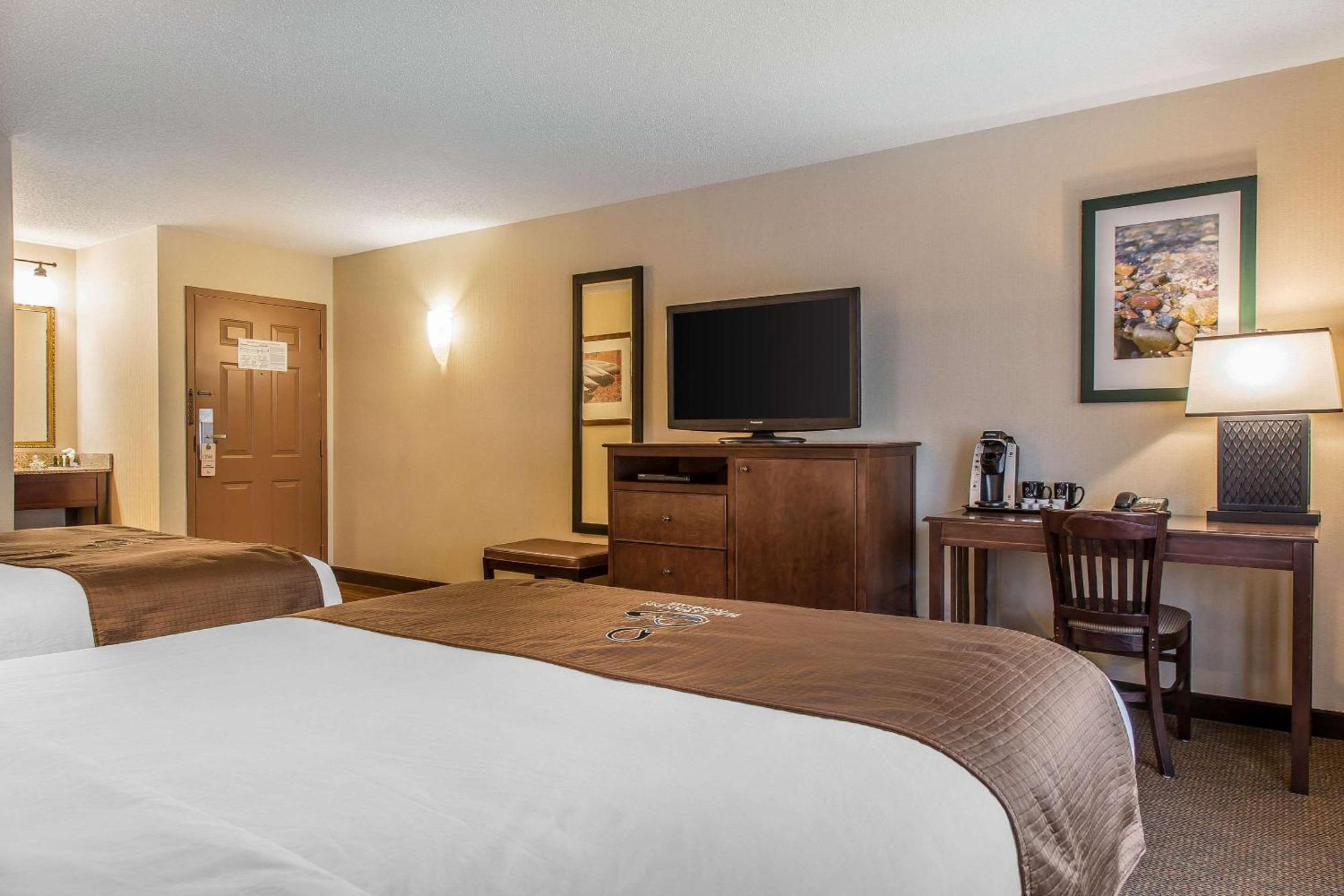 The Black Swan Lee - Lenox, Ascend Hotel Collection Экстерьер фото