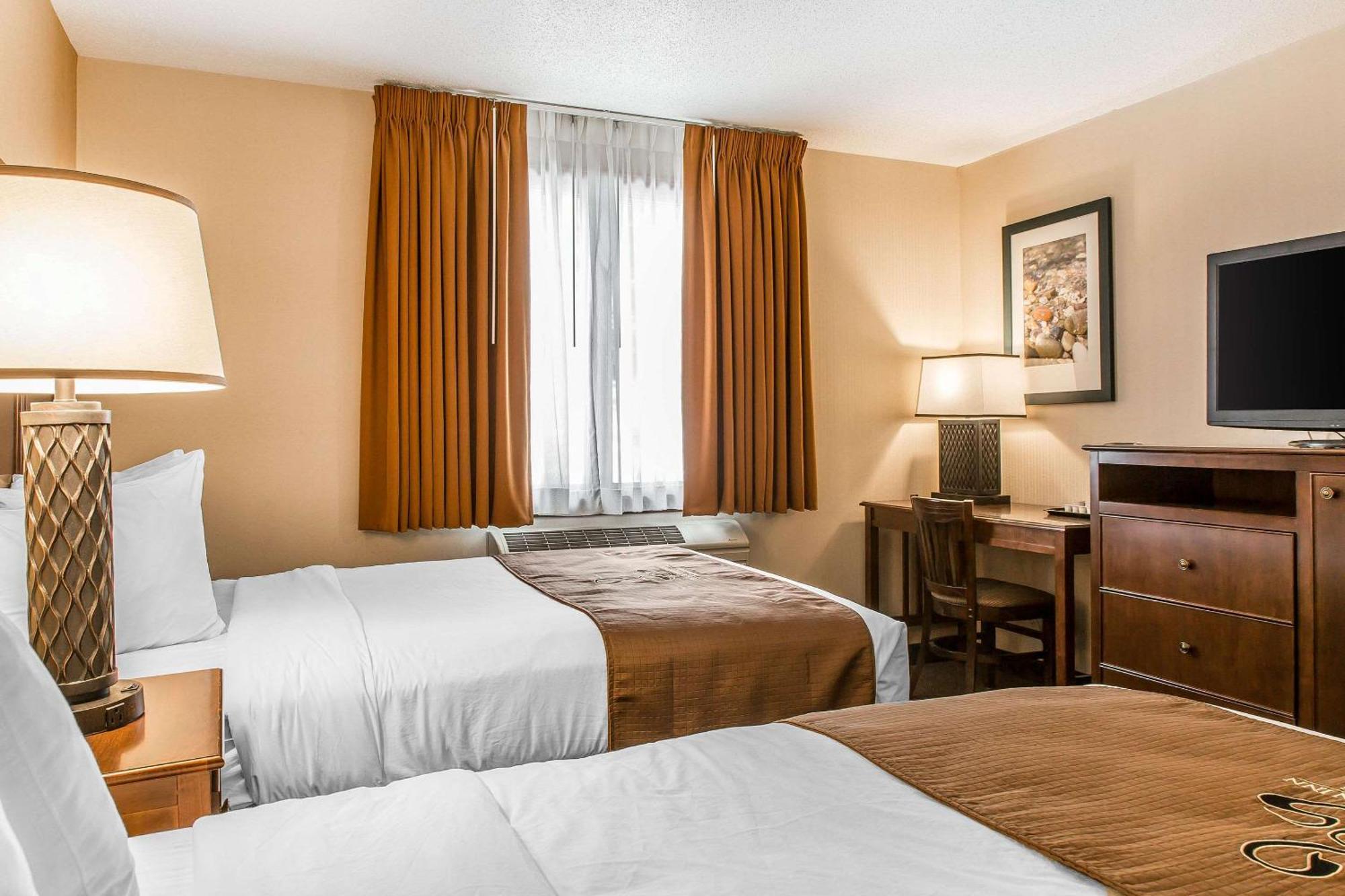 The Black Swan Lee - Lenox, Ascend Hotel Collection Экстерьер фото