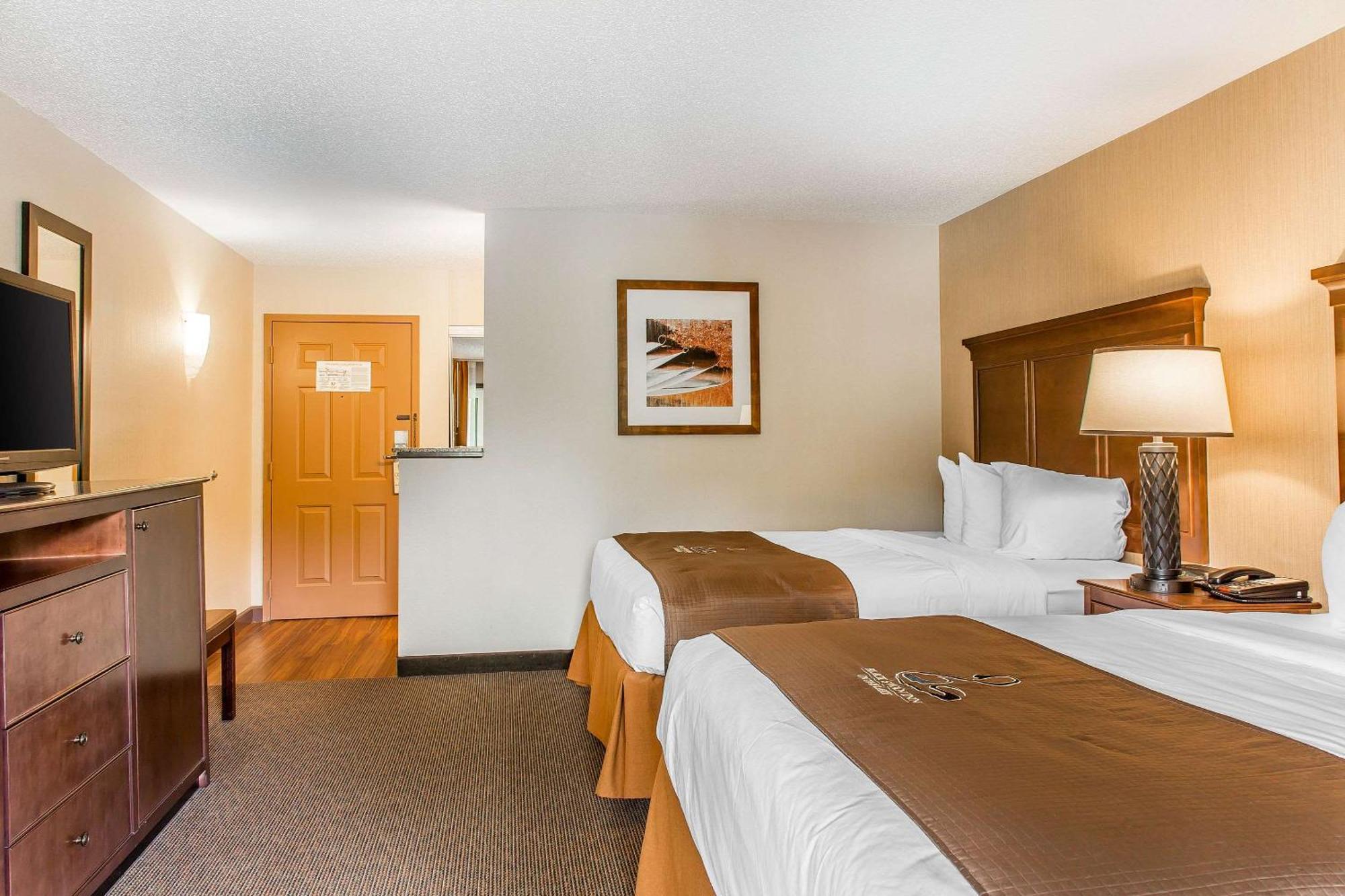 The Black Swan Lee - Lenox, Ascend Hotel Collection Экстерьер фото