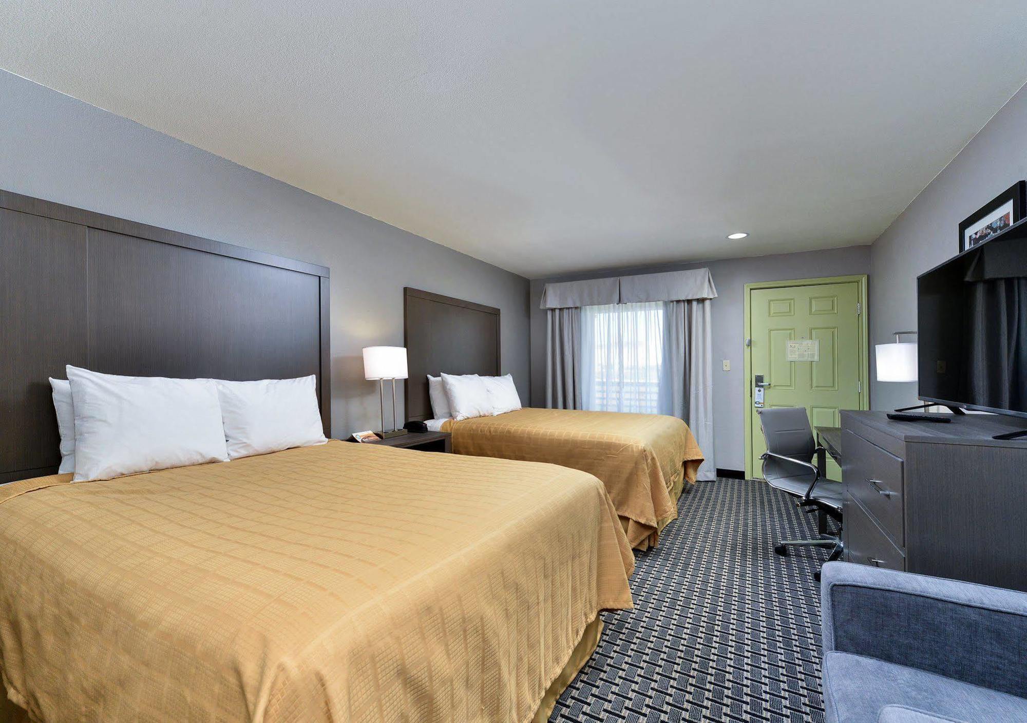 The Black Swan Lee - Lenox, Ascend Hotel Collection Экстерьер фото